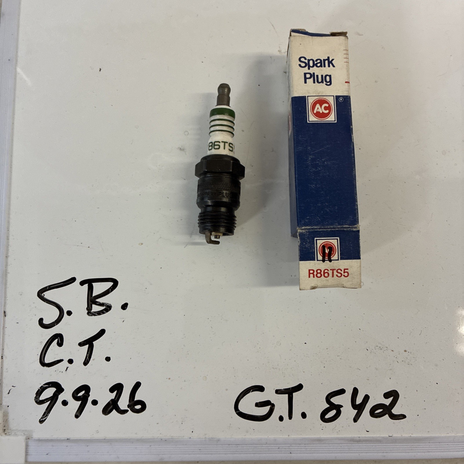 ACDelco Spark Plug R86TS5 NOS IN BOX