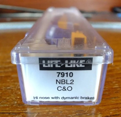 Life Like 7910 N gauge EMD NBL2 diesel loco in Chesapeake & Ohio livery - Picture 12 of 13