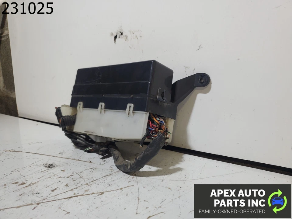 Оригинальный распределительный блок коробки предохранителей для Infiniti I35 2004 года выпуска - Изображение 2 из 4