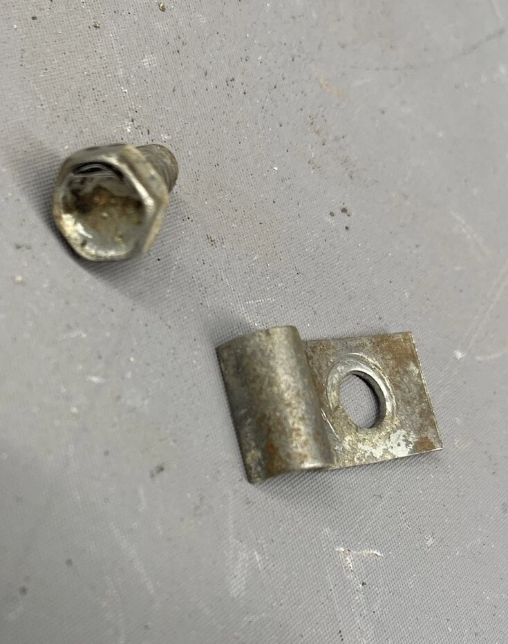 Ford Galaxie 1965-1968 4 velocidades cambio de piso velocímetro cable clip retenedor OEM Foto 4 de 4