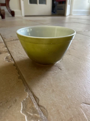 Vintage Pyrex small mixing bowl nesting green in great condition