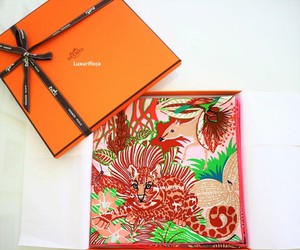 HERMES Silk Wild Singapore Scarf 90 Rose Vert Bordeaux 705288 | FASHIONPHILE