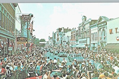 VIntage Postcard-Neil Armstrong Home Coming Day Parade at Wapakoneta, OH