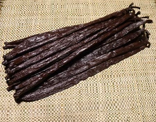 30 grams.  BOURBON VANILLA BEANS-PODS FROM MADAGASCAR 5-6"