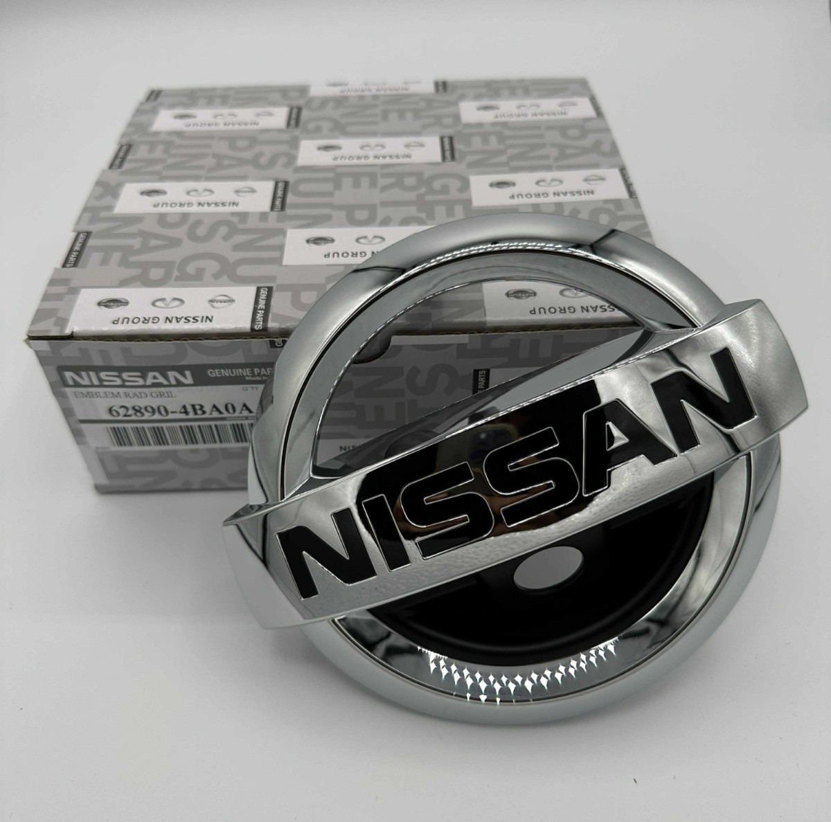 2014 2015 2016 2017 Nissan Rogue Front Grille Emblem W/Camera spot 62890 4BA0A