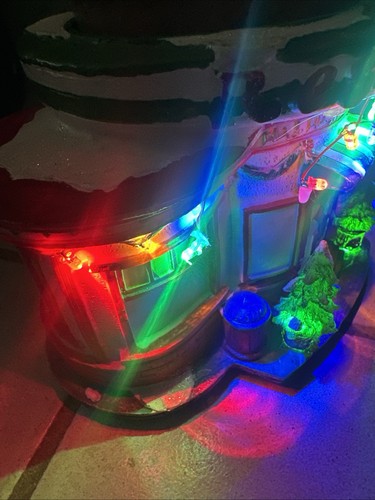 Christmas Lighted Restaurant With Spinning Top Hamburger & Milk Shake - Picture 8 of 14