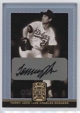 2005 Donruss Greats Gold Holofoil Signatures Tommy John #83 Auto n8a