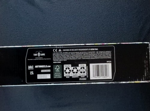 TONY HAWK HQ SKATEPARK ~ Hot Wheels Exclusive Fingerboards & Shoes @2022 - Picture 3 of 3