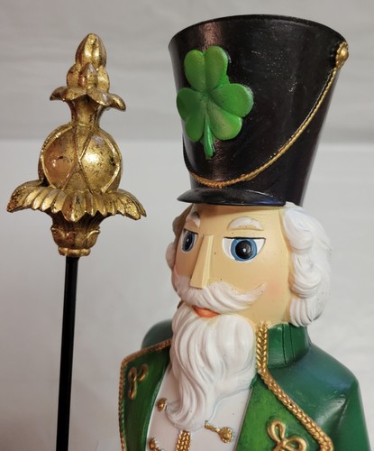Martha Stewart Día de San Patricio Cascanueces Soldado Irlandés Figura de Resina San Patricio - Imagen 8 de 12