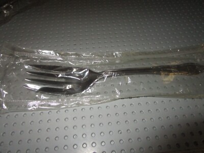 WM A ROGERS ONEIDA LTD. FENWAY/DAYDREAM STAINLESS FLATWARE 1 SERVING FORK-NIP