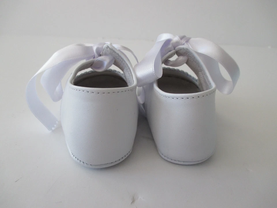 Sapatos de berço infantil De Osu - DO-154 sapatos de renda de fita branca (tamanho EUA 1 e 2) - Imagem 4 de 4