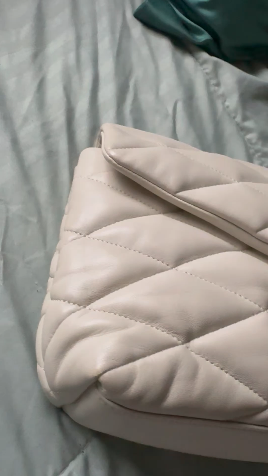 Pochette Saint Laurent Puffer in pelle crema morbida sade