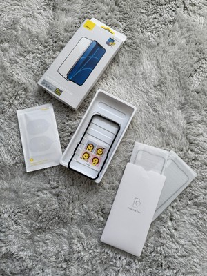4 stück - BASEUS Tempered Glass Film iPhone 13 mini Schutzglass + Geschenk Hülle