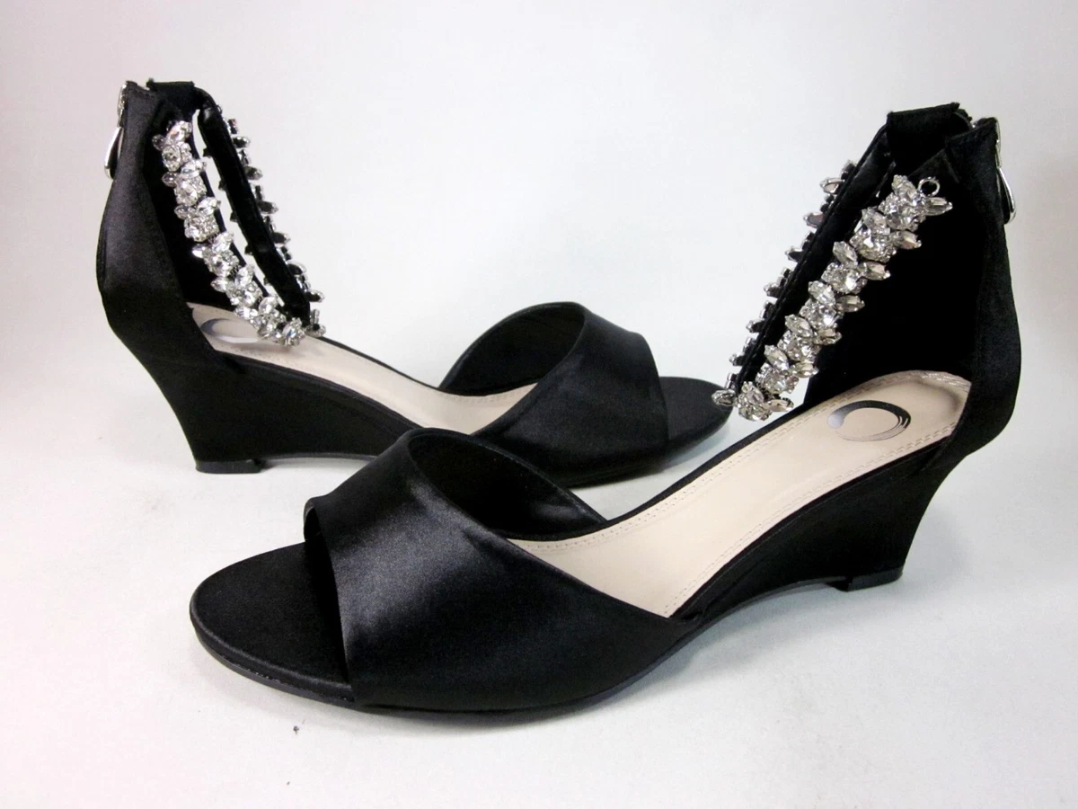 Journee collection connor wedge sandal 2025