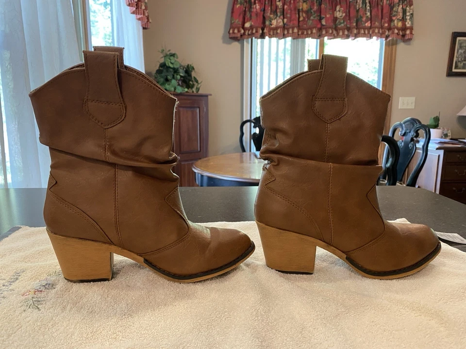 Charles Albert Light Brown Slip On Boots Size 6 Women’s - Image 2 of 4