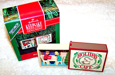 HALLMARK KEEPSAKE DATED ORNAMENT 1991 HOLIDAY CAFE MATCHBOX MEMORIES LOVE SANTA