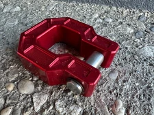 ꙮ Royal Hooks Royal Show Shackle D-Ring Hook Red Each RHO-12017-RD