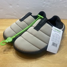 CROCS Classic Puff Moc - Beige - Muletto Trazione W7/M5, Nuovo con etichette - 210706-0LK