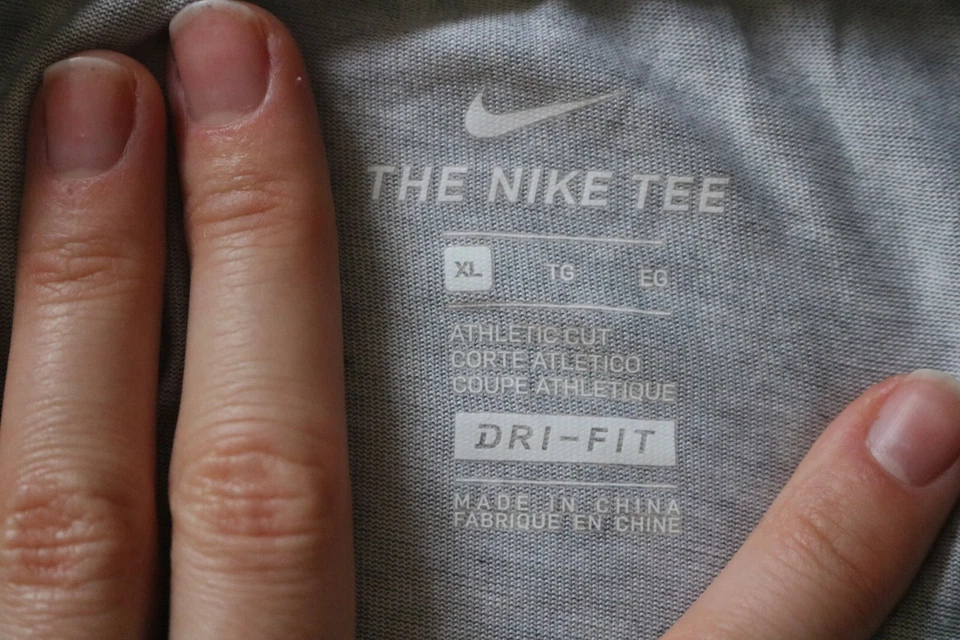 The Nike Tee Dri - Camiseta Fit Niña - Camiseta Signature Give Every Thing Gris Talla XL Foto 2 de 4