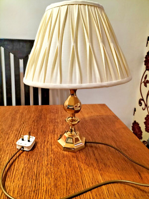 MASSIVE MESSING TISCHLAMPE MIT PLISSEE CREME SCHIRM