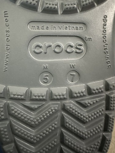 Crocs Unisex-Adult Classic Clogs Size Mens 5 Womens 7 Gray Blue Band Water Shoes - Picture 9 of 9