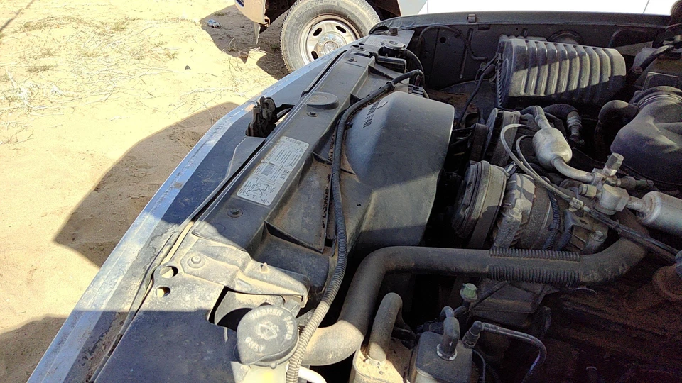 Cubierta del ventilador de refrigeración del radiador Chevy Suburban 1995-1999 OEM carcasa de plástico 5,7 l Foto 3 de 4