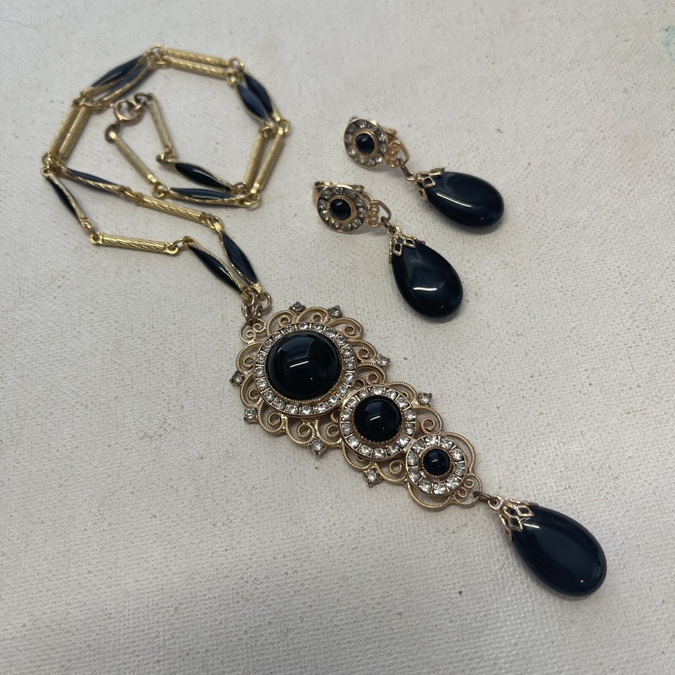 Vintage Black Glass Rhinestone Gold Tone Filigree Drop Necklace Clip On