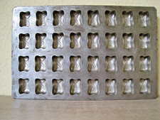 Ciężkie czekoladki / forma czekoladowa, 32-krotne, metalowe, vintage, 27,5x17,7cm, środek 20. wieku