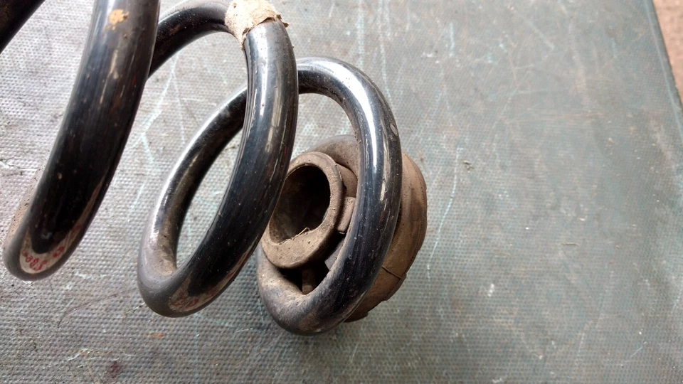 JAGUAR XF X260 2015 - 2021 MOLA HELICOIDAL TRASEIRA GX73-3C357-AA - Imagem 2 de 4