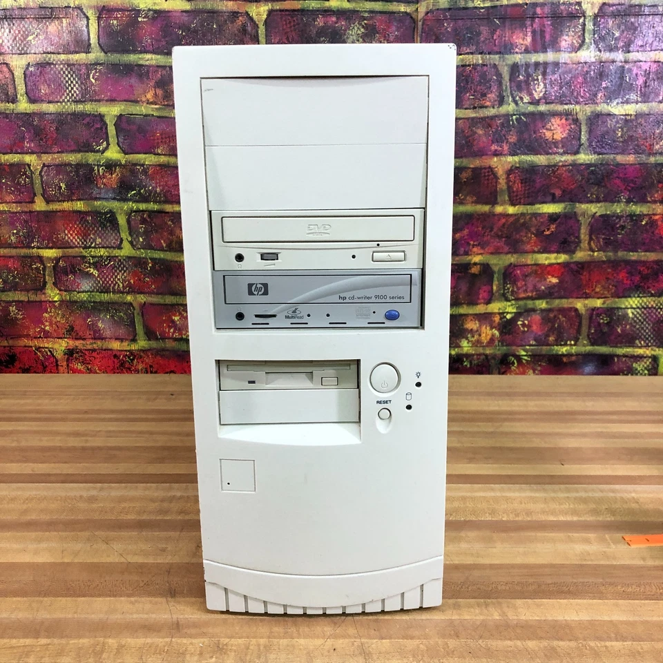 Classic Custom ATX Retro Gaming PC Computer Complete w/Power Supply & Drives - Image 2 of 4