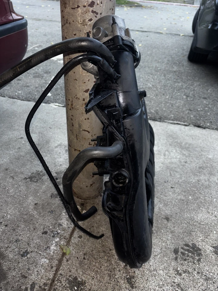 2005-2010 Chrysler 300 / Dodge Charger / Magnum 3.5L Upper & Lower Intake Mani - Image 2 of 4