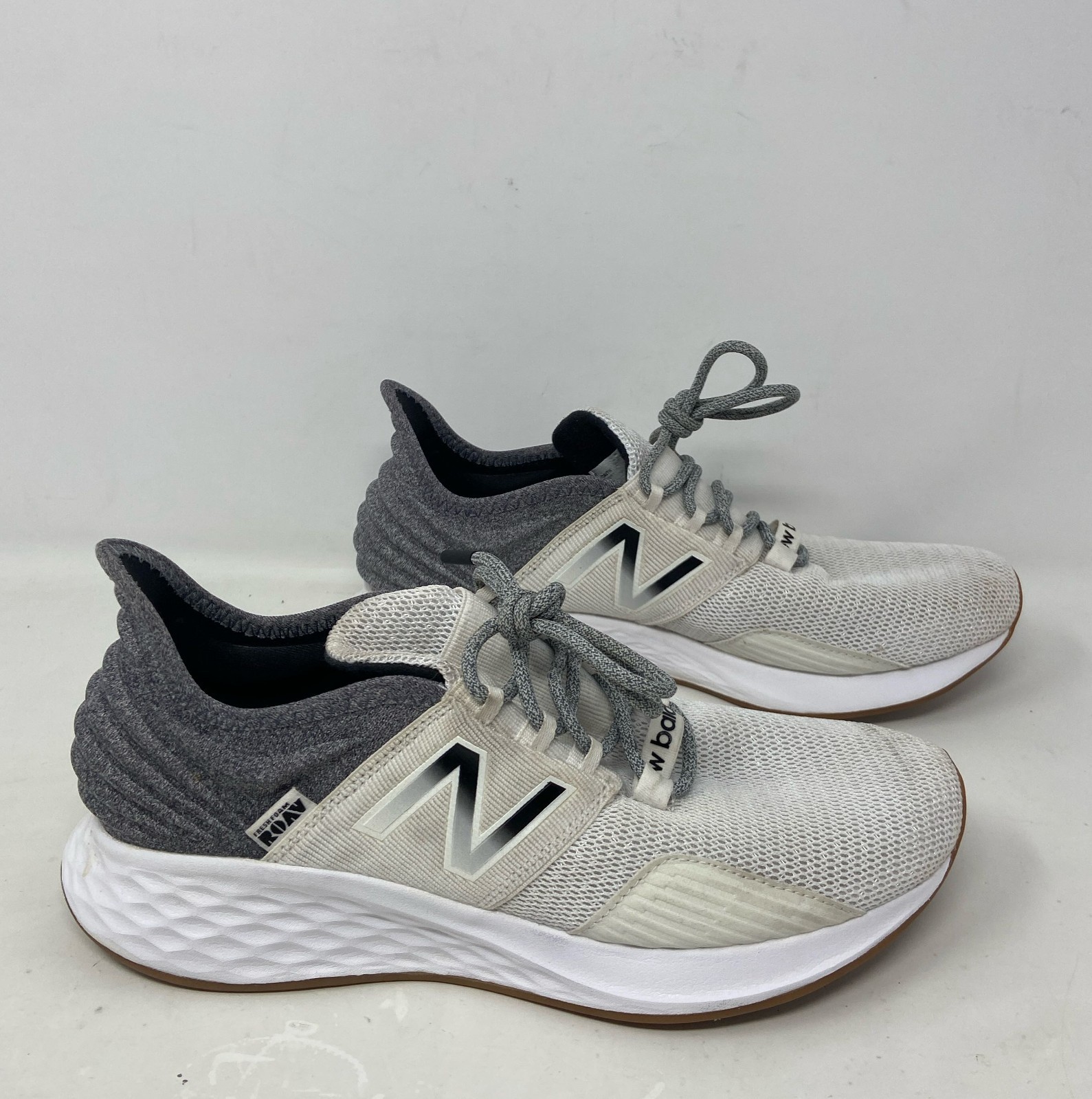New Balance Fresh Foam Roav Tee Shirt Women’s Running Shoes White/Black Size 8.5