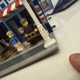 LEGO Creator Expert 10246 Detective's Office with instructions and box, RARE