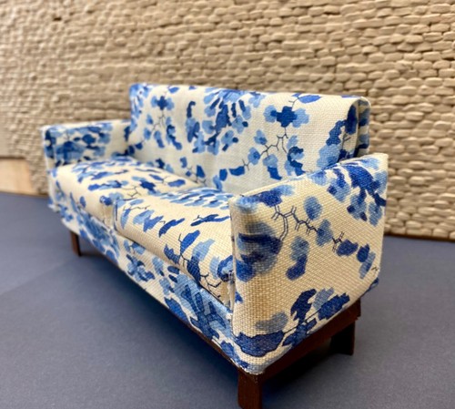 Blue and White floral doll couch 1:12, 8 in long, handmade - Picture 5 of 7
