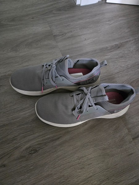 Skechers Schuhe Damen, GORUN,  EU-Grösse 40, Farbe Grau gebraucht