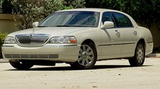 2004 Lincoln Town Car LUXURY