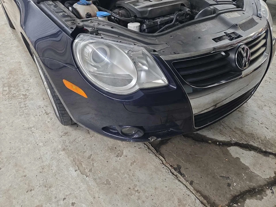 Used Front Bumper Assembly Front fits: 2011 Volkswagen Eos Front Grade C - Изображение 2 из 4