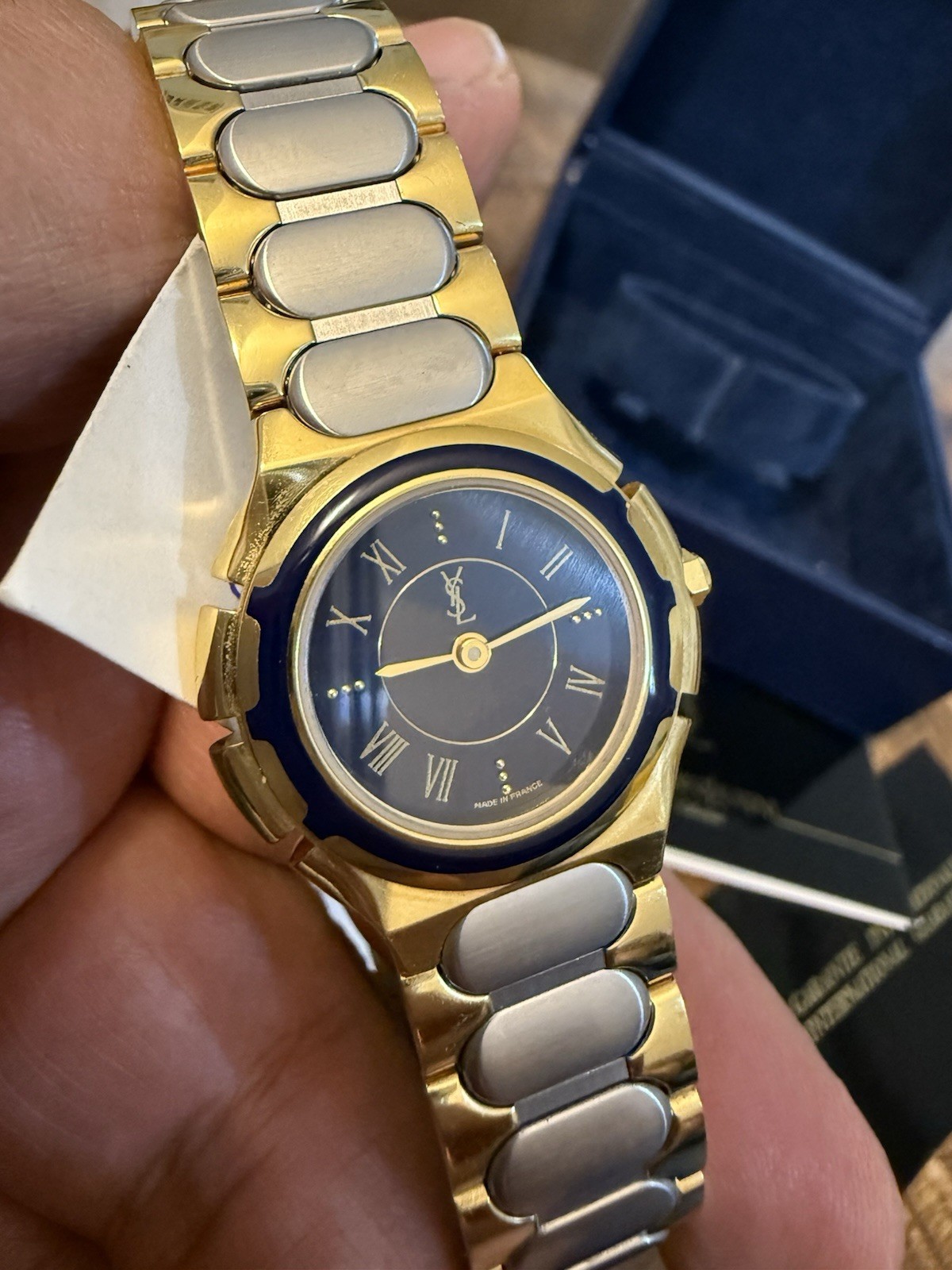 Orologio donna Oman vintage nuovo Yves Saint Laurent regalo reale con emblema Oman