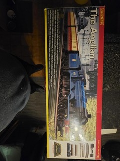 Hornby the Anglian B12 Train and Clerestory Coaches OO Gauge