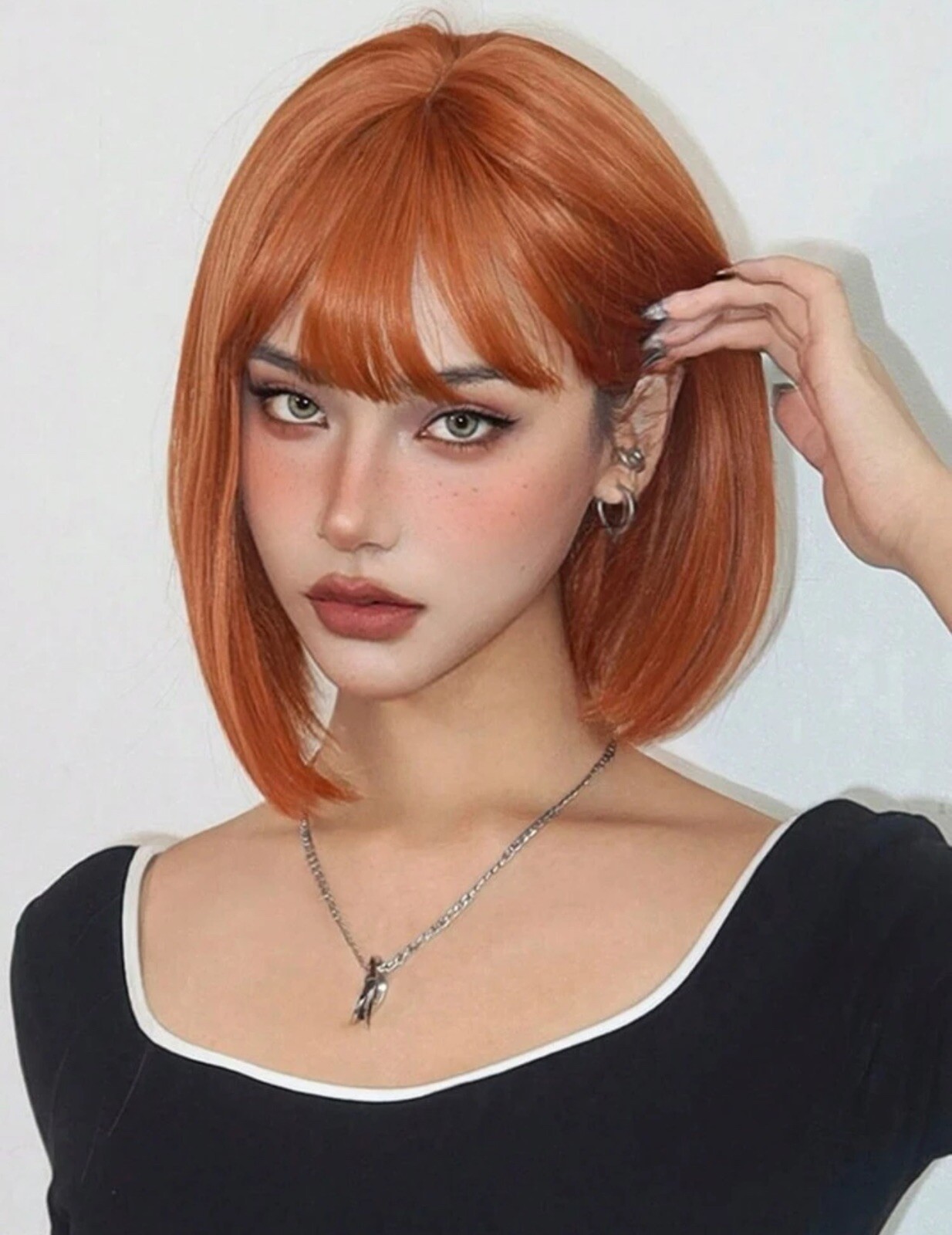 Perruque rousse courte avec frange coupe carré fluide de 35cm