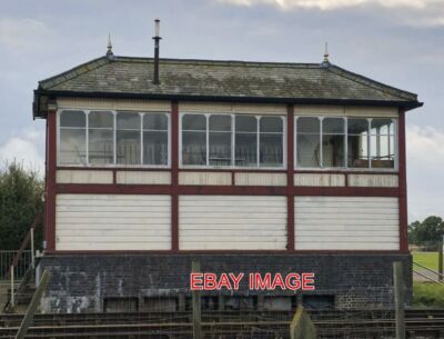 PHOTO  HARLINGTON MR SIGNAL BOX  A NICE LUNCHTIME VISIT TO QUAINTON ROAD TODAY T
