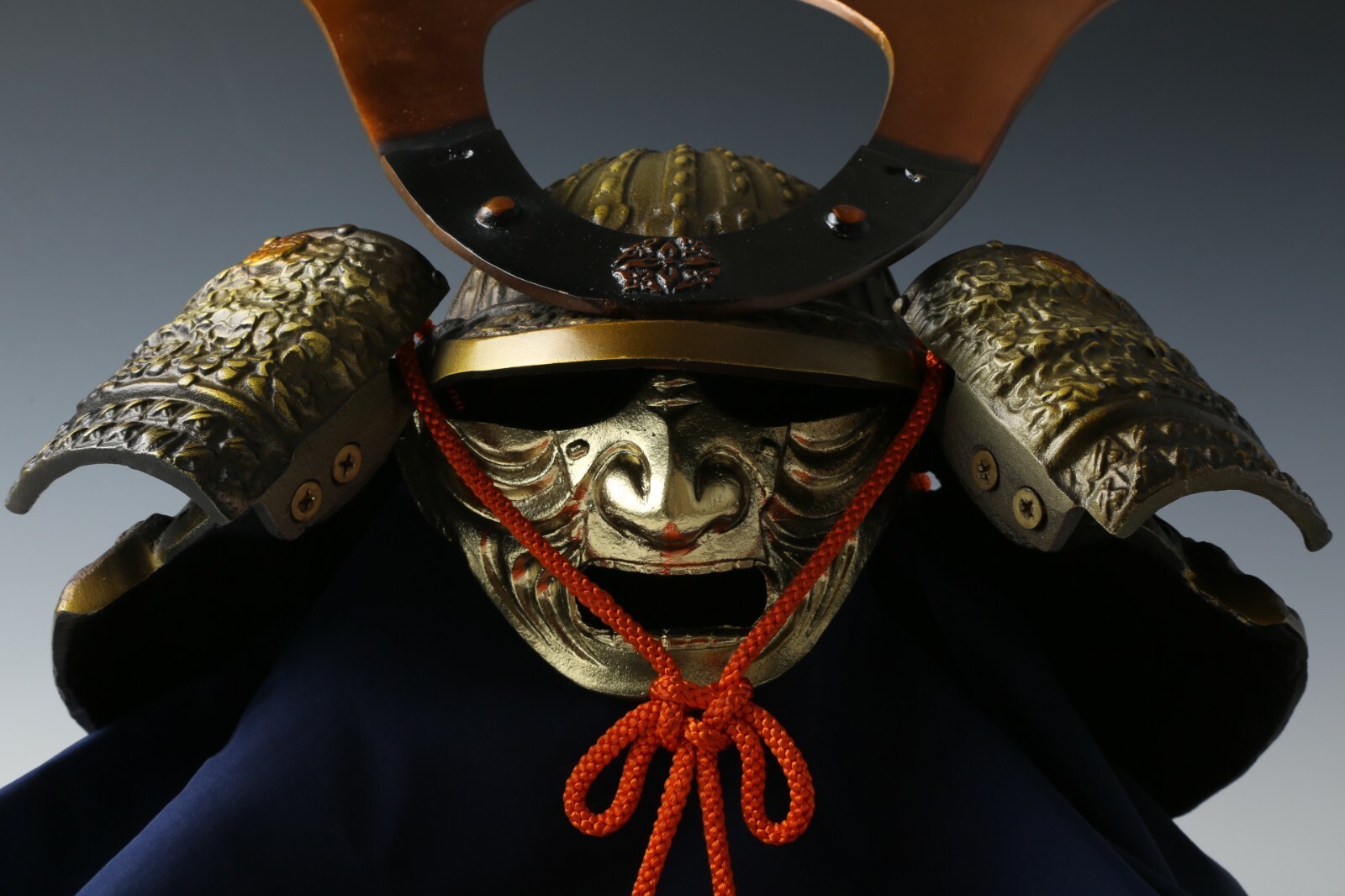Casco samurai japonés Kabuto con máscara firmado Minamoto Zuisho Tsushima