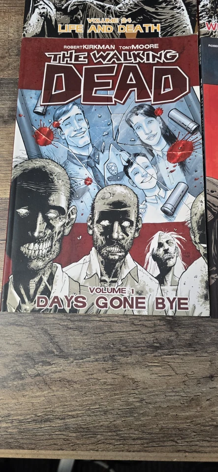 Walking Dead Image Comic Lot Volumes 1 & 22-24 Graphic Novel + Land of The Dead - Image 2 of 4