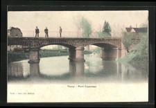 Old postcard Toucy, Pont Capureau, des passants auf der pont