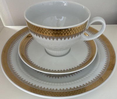 Kahla Porzellan Tasse, Untertasse, Teller weiß-gold, Goldrand Punktmuster 3 Tlg