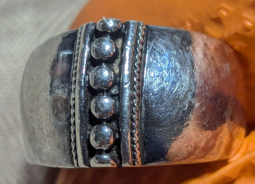 925 Sterling Silver Beautiful Lady's Studded Silver Ring Size 5.5 - Picture 2 of 3