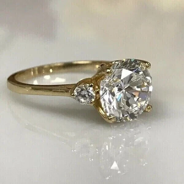 Anillo de compromiso para mujer de diamantes de corte redondo de 3 quilates enchapado en oro amarillo de 14 quilates Foto 4 de 4