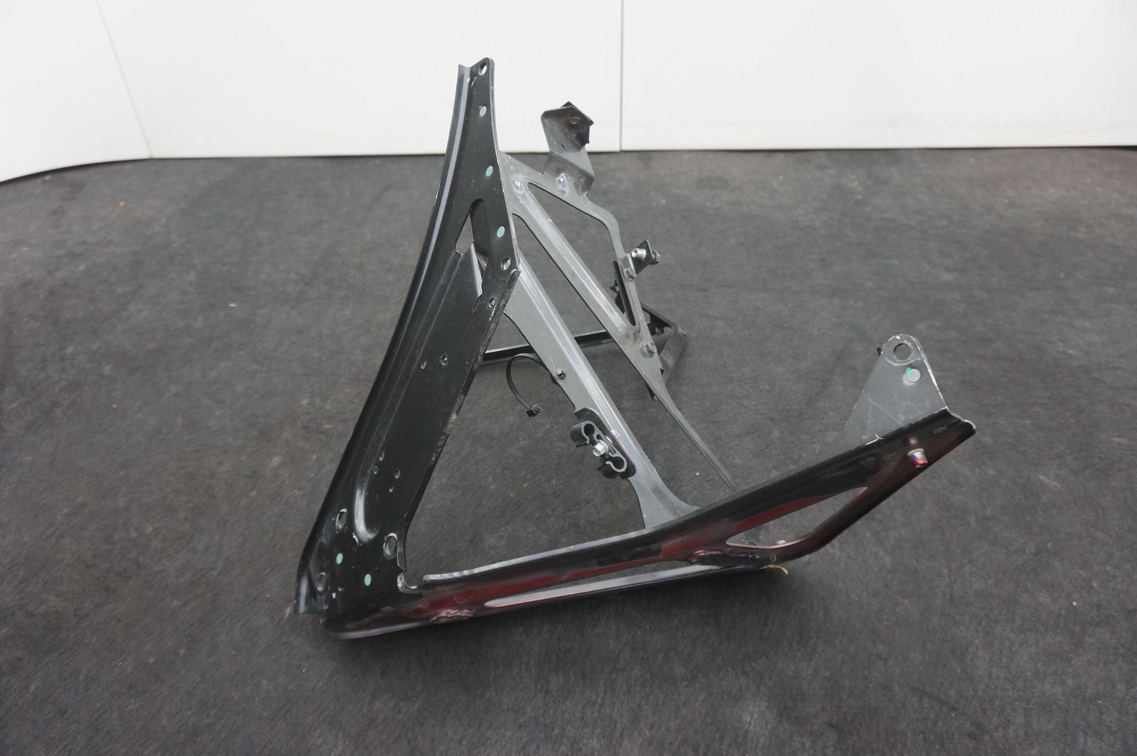 Rear Right Side Quarter Panel Support Bracket OEM 11A8103CP McLaren 650S 2015