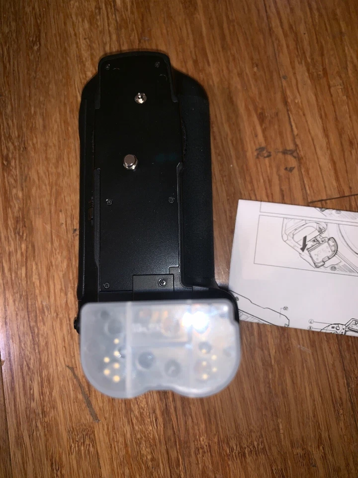 Zeikos ZE-CBG7DII Professional Battery Grip Holder for Canon EOS 7D MARK II - Image 3 of 4