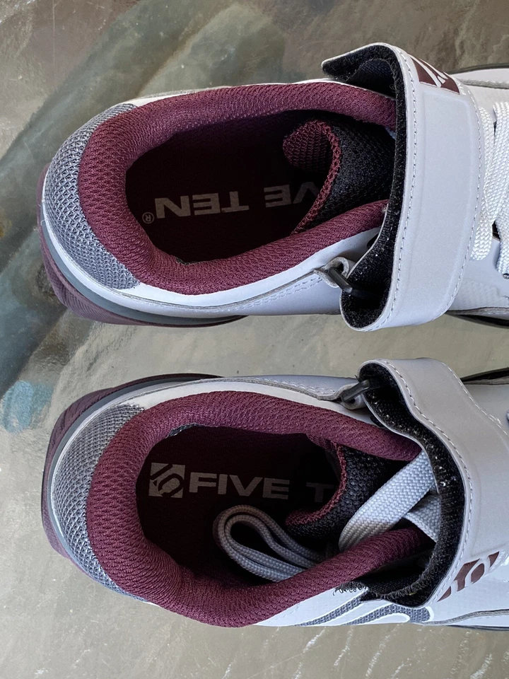 Zapatos de bicicleta de montaña Five Ten Kestrel de encaje para mujer tallas 6, 6,5 Foto 3 de 4